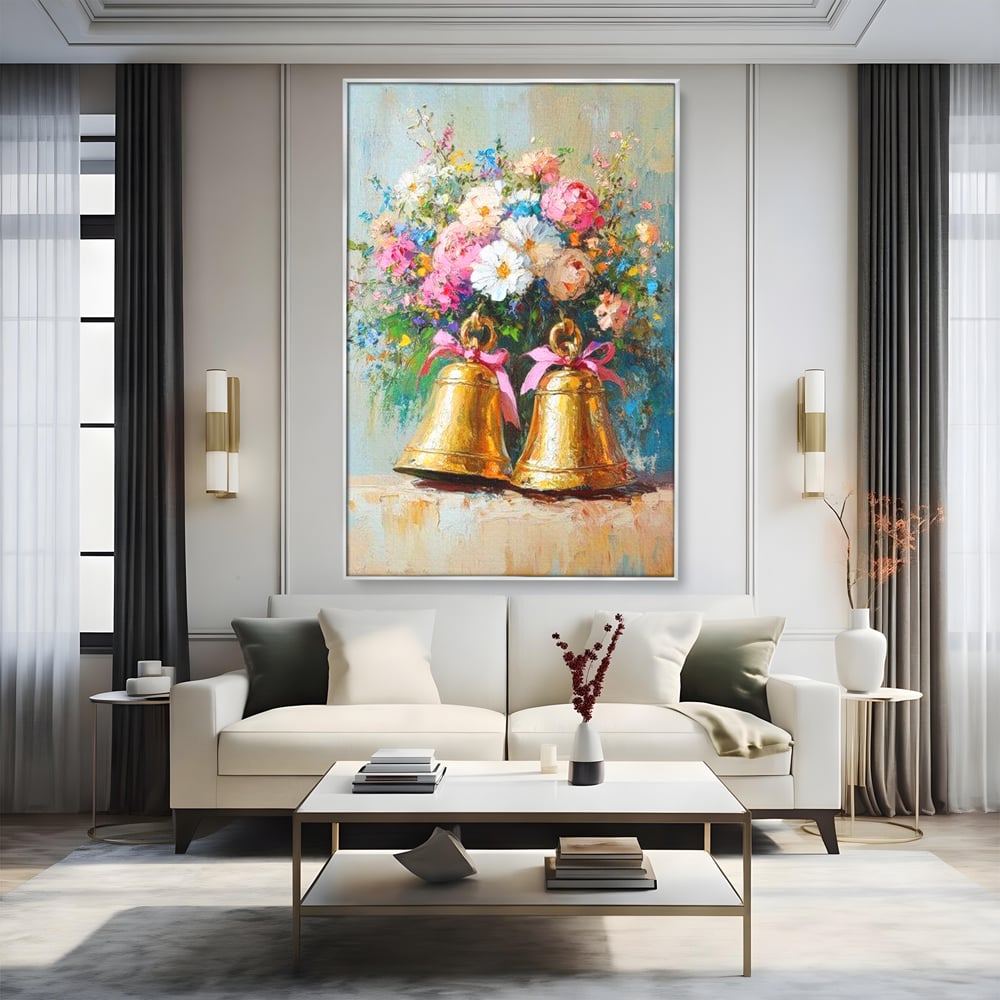 Tablou canvas cu pictura cu clopotei aurii si bujori, in rama de aluminiu argintiu, pe perete intr-un living